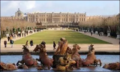 Quel est le seul roi de France à naître et à mourir au château de Versailles ?