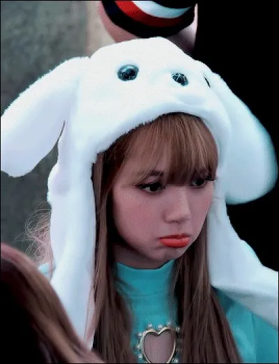 Ce critère de Taehyung 
"Doit aimer les enfants, doit avoir le sans de la fashion et sait être cute" est :