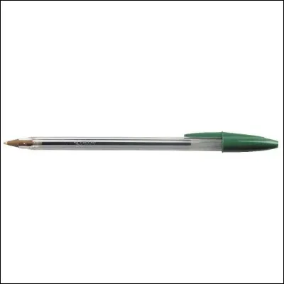 Elle voulait que je lui prête mon stylo...