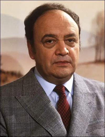 Il a joué Napoléon dans le film de Sacha Guitry; il a surtout tourné dans beaucoup de films noirs, dont "Le Deuxième Souffle" : c'est ...