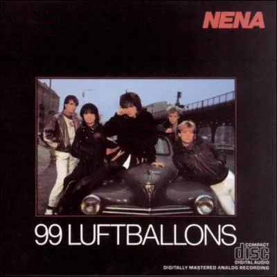 '99 Luftballons' de Nena est la chanson qui passe sur l'autoradio des hros dans: