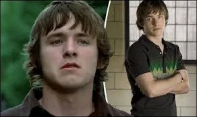 Dans la saison 1, pourquoi L.J se fait-il arrêter ?