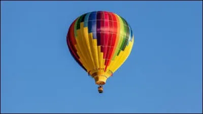 Ce ballon à air chaud qui vole dans les airs est une...