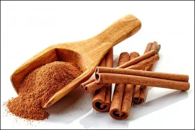 Quel est le nom de cette épice issue de la transformation de l'écorce d'une espèce d'arbre qui se présente sous la forme de tubes enroulés ?