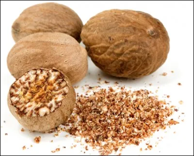 Quel est le nom de cette épice issue de l'albumen de la graine du fruit d'un arbre tropical ?