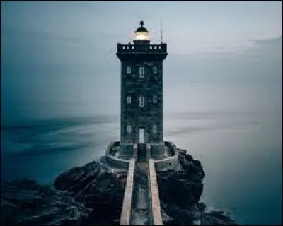 Qui a écrit "La Promenade au phare" ?