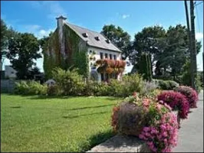 Petit tour en Bretagne, à La Harmoye. Commune de l'agglomération de Saint-Brieuc, elle se situe dans le département ...