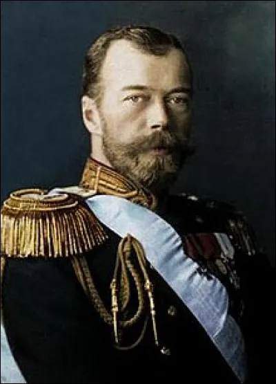 Quel surnom fut donné au tsar de Russie Nicolas II (1868-1918) pendant son règne ?
