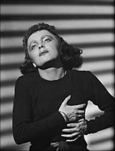 Qui chantait ces paroles : 
"Allez venez, Milord
Vous asseoir à ma table" ?