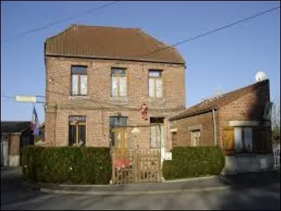 Nous terminons notre balade dans le Nord, à Raucourt-au-Bois. Nous sommes dans un village qui ne se situe pas ...