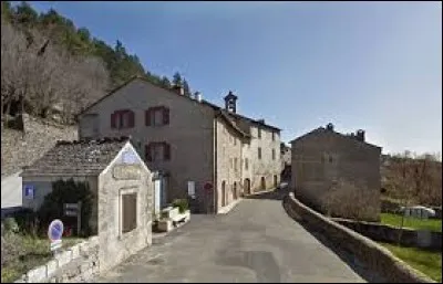Nous sommes à présent en Occitanie, à Barre-des-Cévennes. Commune de l'arrondissement de Florac, au cur du parc national des Cévennes, elle se situe dans le département ...