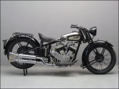 De quelle marque est cette moto ?