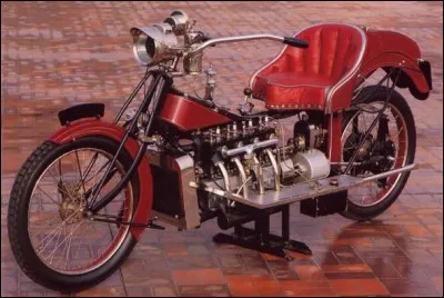 Quelle est la marque de cette moto ?