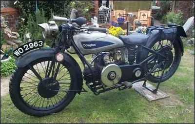 Douglas a fabriqué des motos flat-twin avant BMW.
