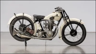 De quelle marque est cette moto ?