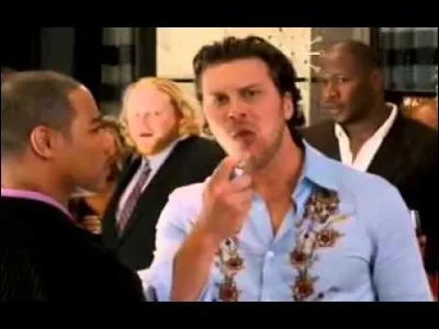 De quelle couleur sont les dents de Kyle à cause d'un spray ?
Ses dents sont ...