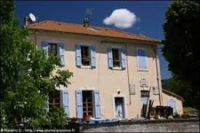 Petit village Bas-Alpin de 43 habitants, Hautes-Duyes se situe en région ...