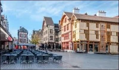 Ville de l'Aube, Troyes est traversée par la Meuse.