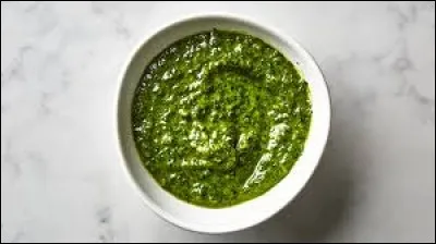 Quelle plante compose principalement le condiment appelé "pesto" ?