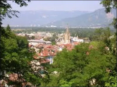 Petit tour maintenant en Auvergne-Rhône-Alpes, à Domène. Ville de la métropole Grenobloise, dans le Grésivaudan, elle se situe dans le département ...