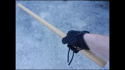 Quel personnage féminin se fait une fracture dans le film "Les Bronzés font du ski" ?