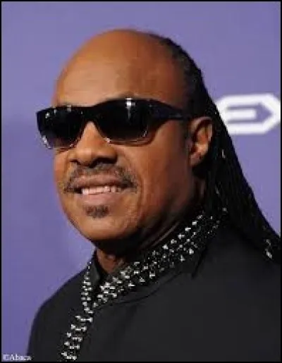 De quel instrument jouait Duke Ellington à qui Stevie Wonder a rendu hommage avec ''Sir Duke'' ?