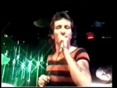 ''TNT'' est un titre d'AC/DC. Que signifie cet acronyme dans le titre de cette chanson ?