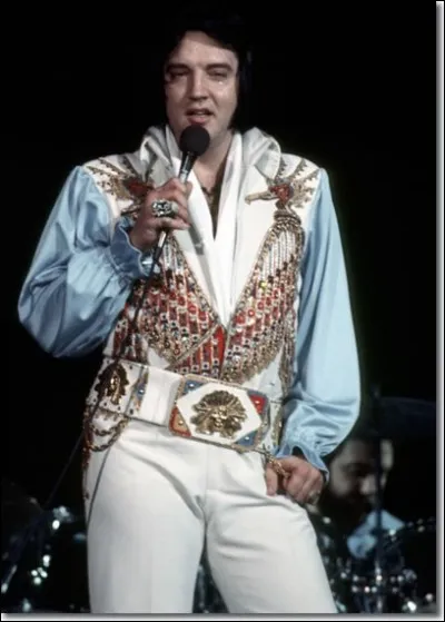 ''Moody Blue'' est un titre d'Elvis Presley. The Moody Blues est le nom d'un groupe auquel Léo Ferré rendit hommage. Dans quelle chanson l'a-t-il cité ?