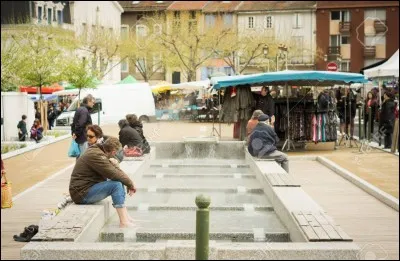 La station thermale de La Bourboule est spécialisée dans le traitement des troubles du développement de l'enfant. Dans quelle département est-elle située ?
