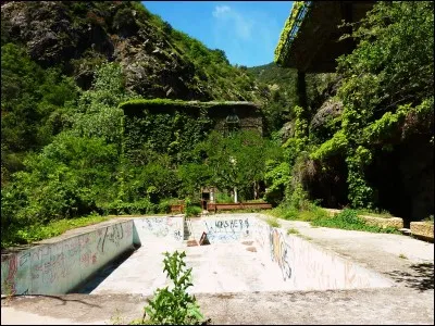 Aix-les-Bains est une ville thermale située dans le département de :