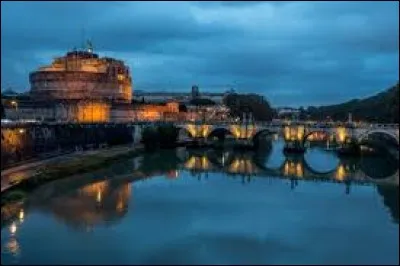 Quel est le nom du fleuve qui traverse la ville ?
