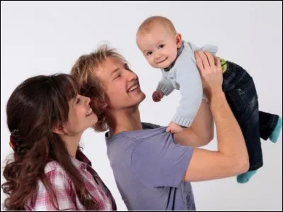 Qui est le bébé sur la photo ?