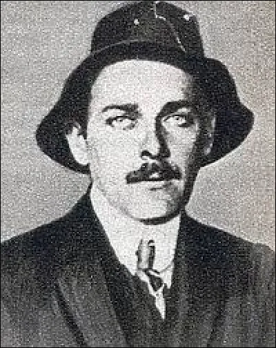 Qui était Étienne hmichen ?