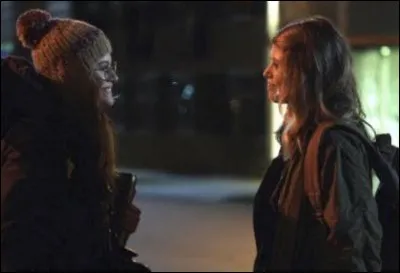 À Hyperion Height, lorsque Robin rencontre Alice pour la première fois, quel est son opinion d'elle ?