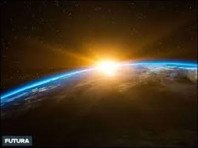 En combien de temps la lumière du Soleil atteint-elle la Terre ?