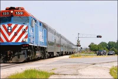 Dans quelle gare parisienne se situe le restaurant "Le Train bleui" ?