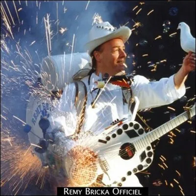 ''La Vie en couleur'' est le titre le plus connu de Rémy Bricka. Le chanteur a réussi l'exploit de traverser l'océan Atlantique sur des skis flottants. D'où est-il parti et où est-il arrivé ?