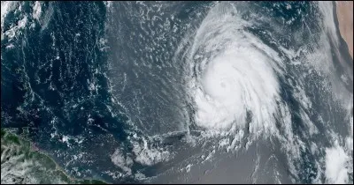 Quel est le nom de la partie calme qui se trouve au centre d'un cyclone ?