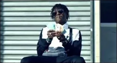 Avec qui Black M chante-t-il "Autour de moi" ?