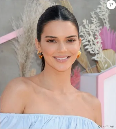 Quelle chirurgie esthétique a fait Kendall ?