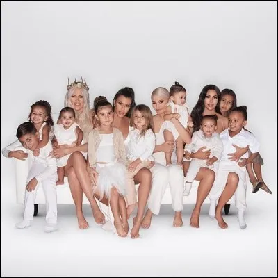 Il manque un des enfants sur cette photo. Qui est-ce ?