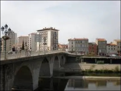 Al&egrave;s est une sous-pr&eacute;fecture du 13.