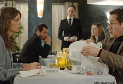 François veut inviter Valérie à manger à la crêperie mais il découvre que Valérie...