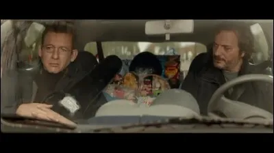 Pourquoi le voisin de François va-t-il habiter avec ses enfants chez François, pendant un petit moment ?