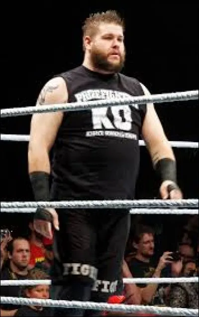 Quelle est la nationalité de Kevin Owens ?