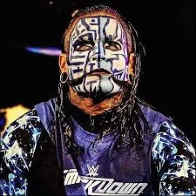 Lequel de ces hommes a pour surnom " Charismatic Enigma" ?