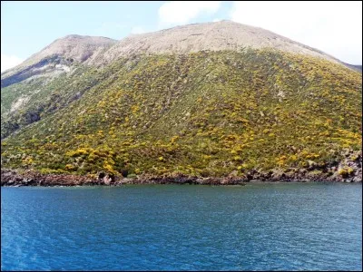 À son lancement en 2002 et jusqu'en 2008, sur quelle chaîne de télévision le programme "L'Île de la Tentation" était-il diffusé ?