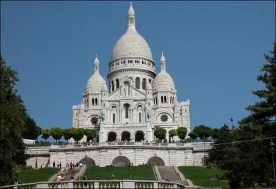 Quel est ce monument au dessus de Montmartre ?