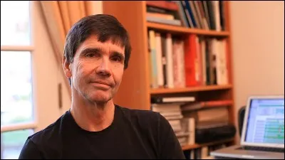 Qui est le réalisateur du téléfilm "Clandestin" ?