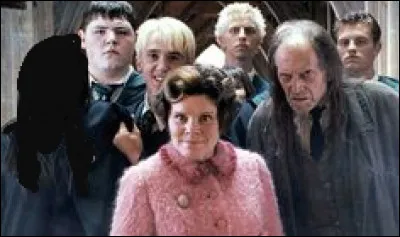 Qui a trahie l'armée de Dumbledore en racontant a Ombrage que l'armée de Dumbledore était dans la salle sur demande ?